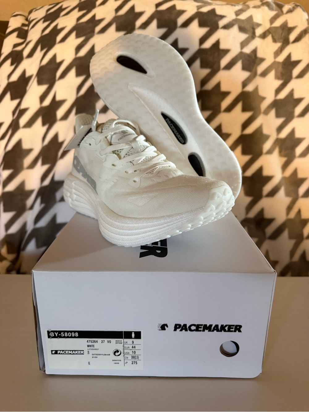 Pacemaker Men’s Low Top Lace-Up Athletic Sneaker White Solid
